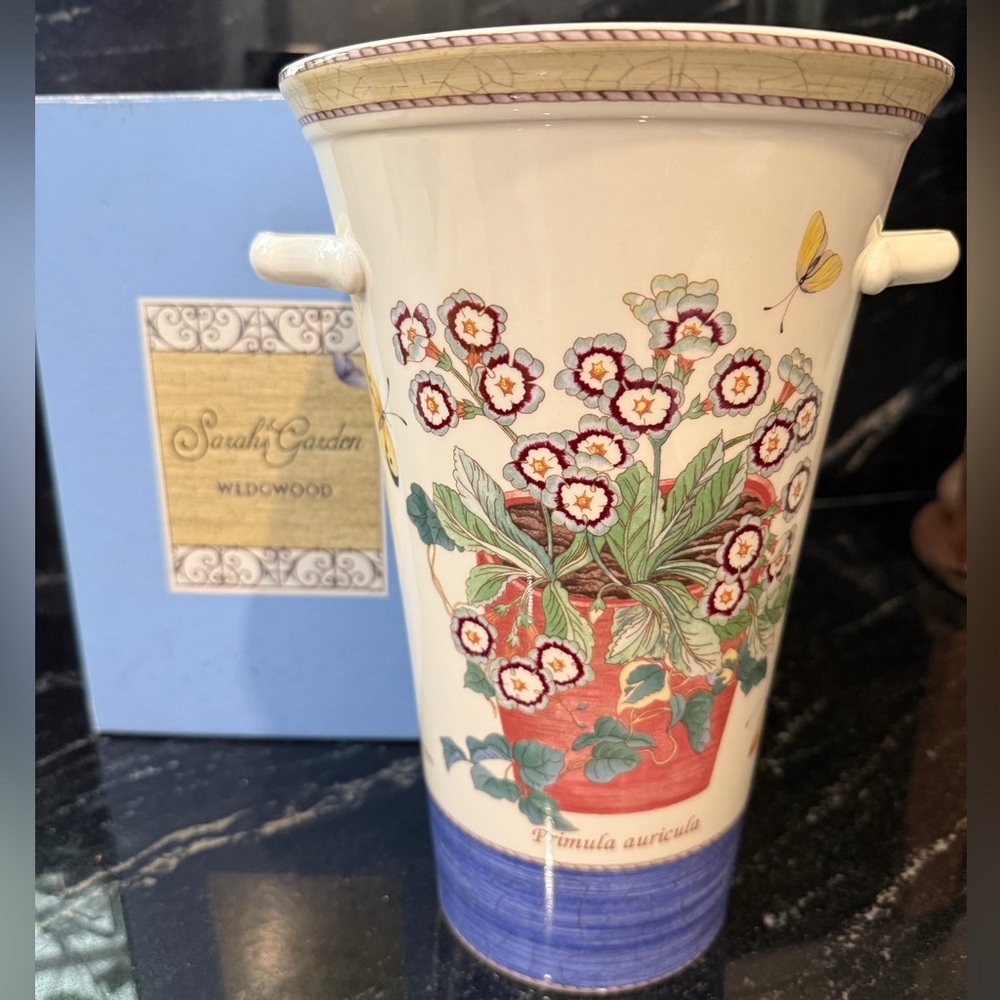 Wedgwood signed vase “Sarah ,Duchess of York”